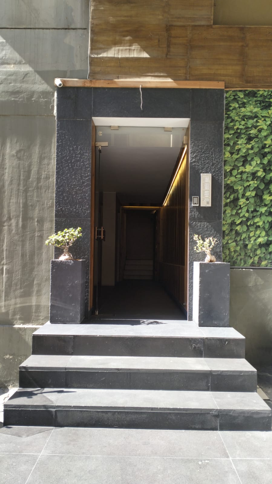 building_entrance-img