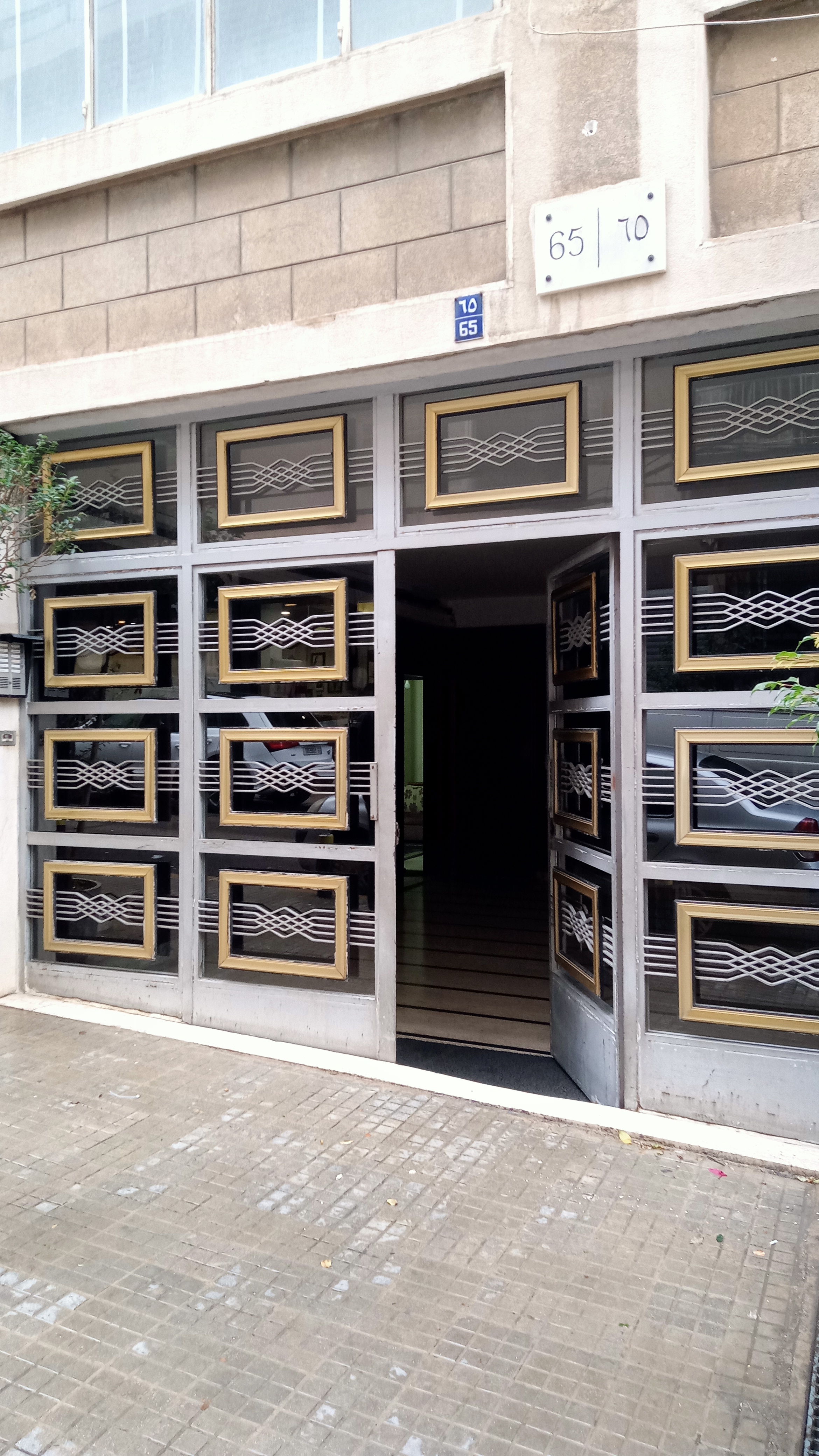 building_entrance-img